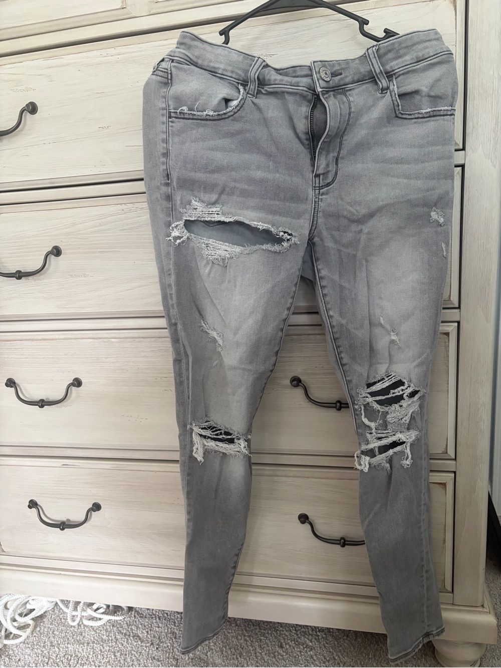 Women’s Distressed Grey Ripped Skinny Jeans